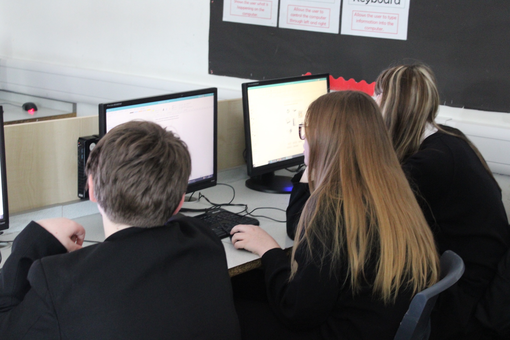 Students using the computer in their ICT lesson.